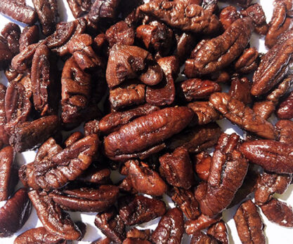 אגוזי פקאן מסוכרים לקישוט עוגות